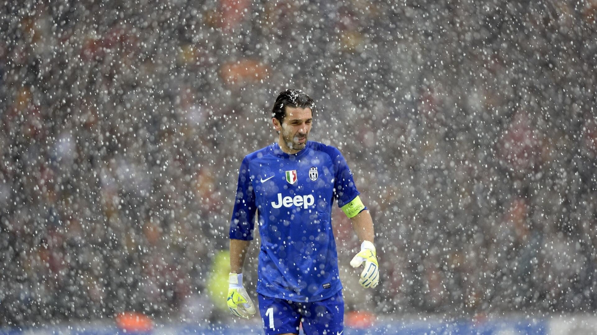 AYX官网-布莱克本高强度逼抢，蓝白军团冲击季后赛，布莱克本vs