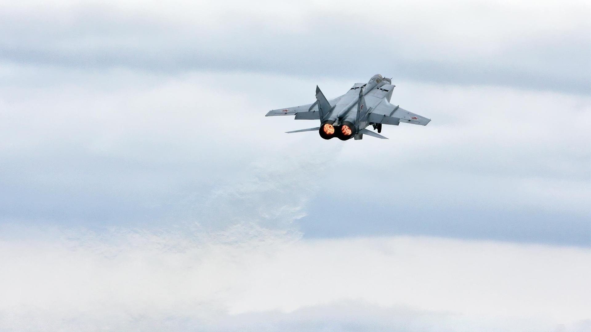 爱游戏官方网站-挑战无止境 东西部强队角逐捧杯，挑战无止境是什么意思