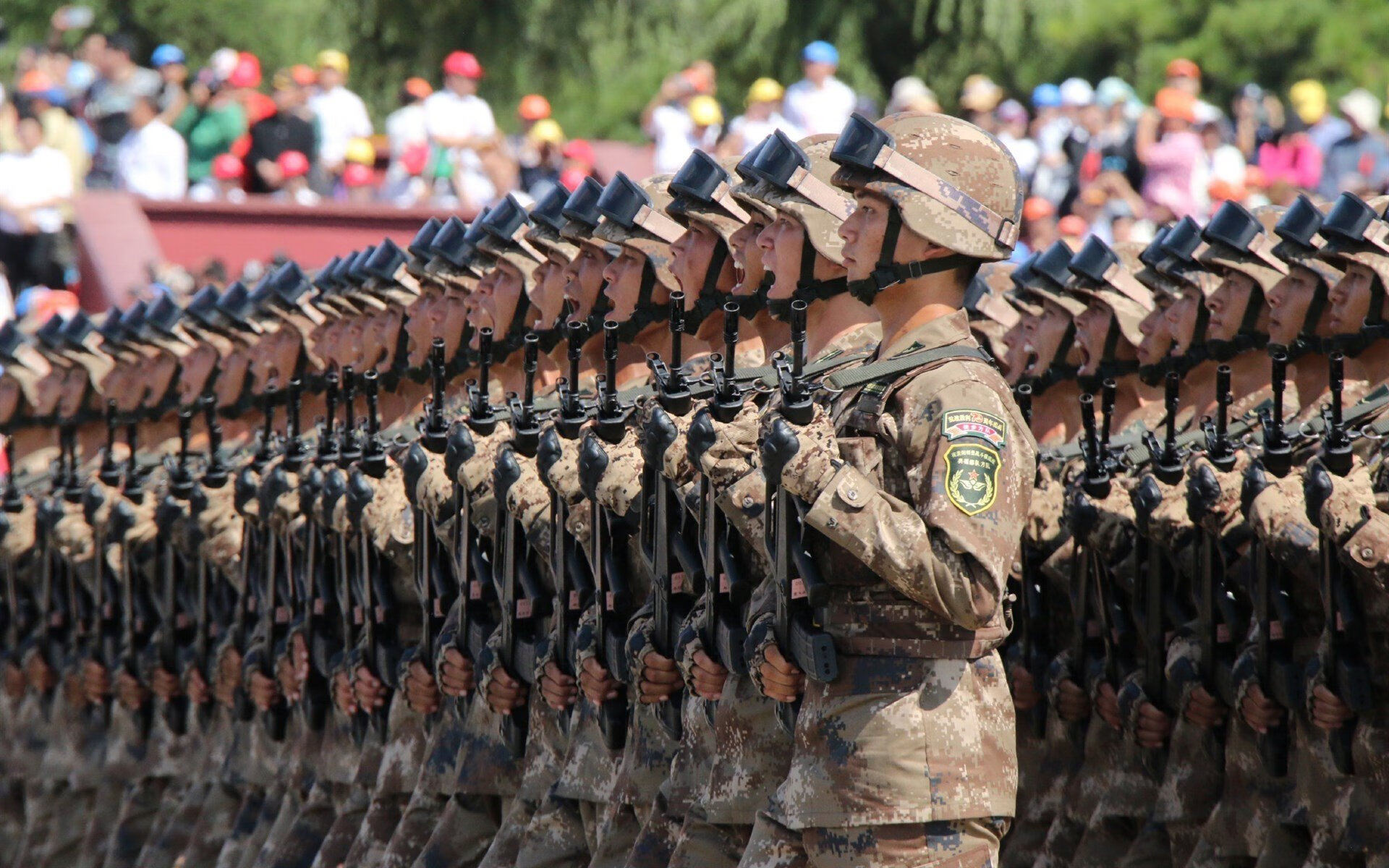 莱斯特城球迷热情高涨，支持球队重返巅峰，莱斯特城集锦