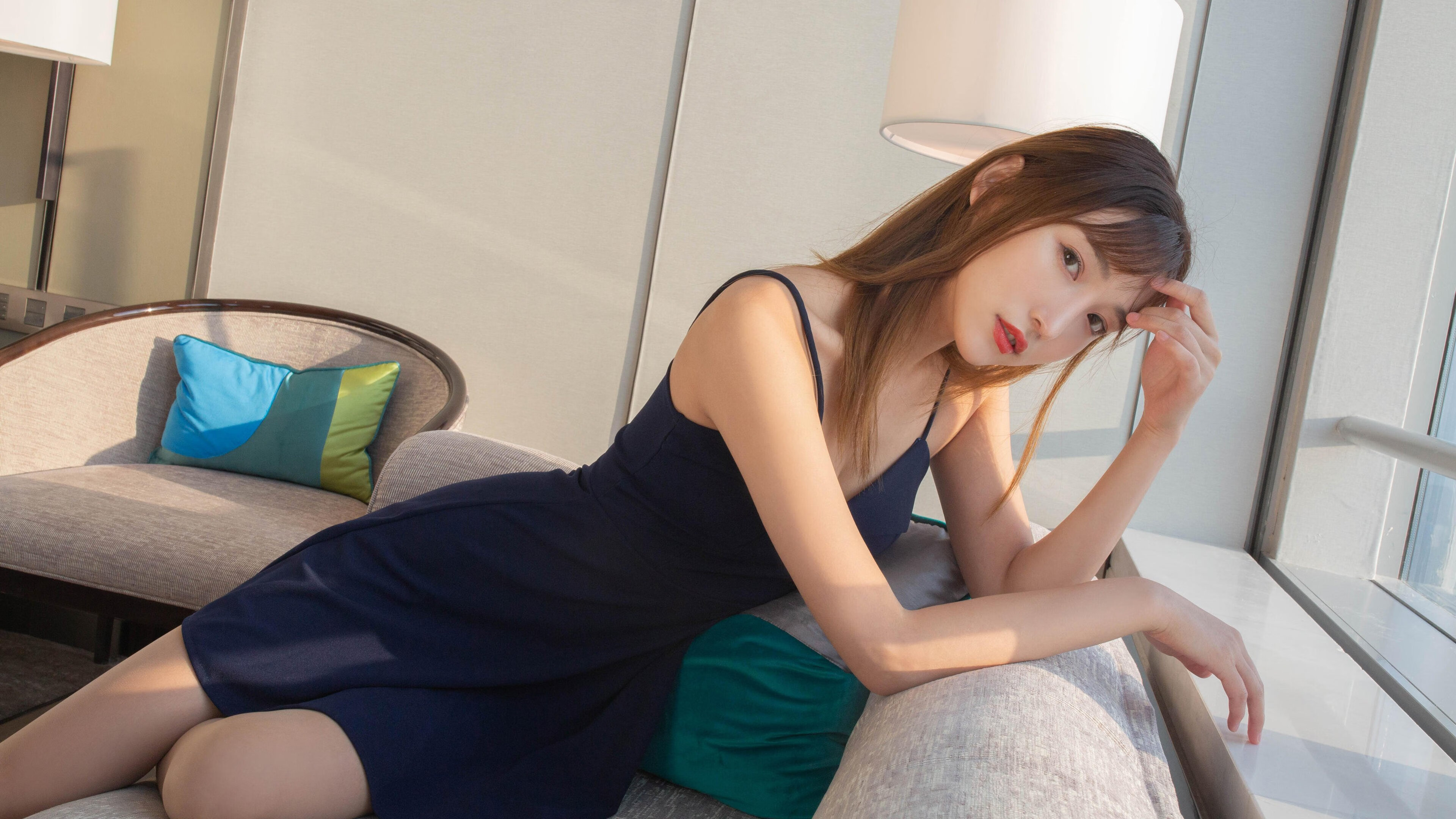 爱游戏电竞官网-英超球队视频分析系统提升中场组织与防守协作效率，英超球队战术